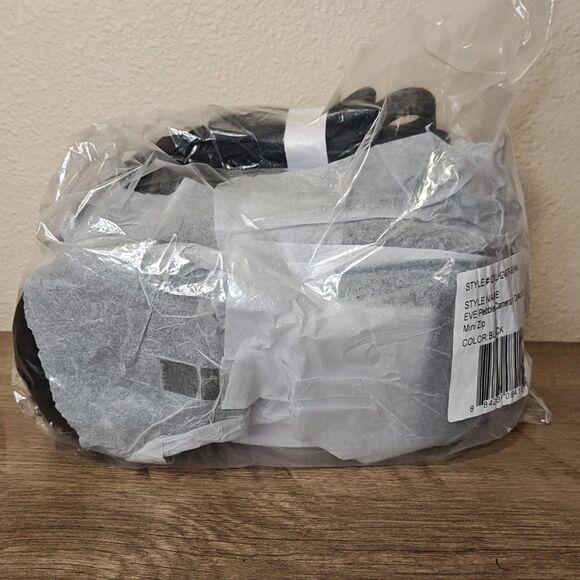 CXL by Christian Lacroix Camera Bag Womens Black Eve Pebble‎ Detachable Mini Zip - Picture 2 of 16